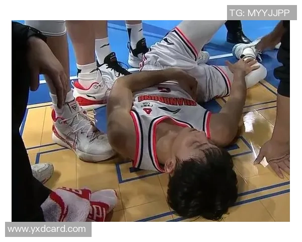 重庆篮球队耐力争议引发热议球迷对球队表现和训练方式展开激烈讨论